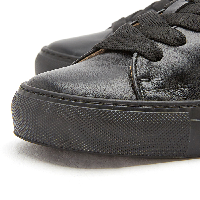 미나패리카(MINNAPARIKKA) 버니 로우탑 여자 스니커즈 TAILSNEAKS BLACK SHEARLING