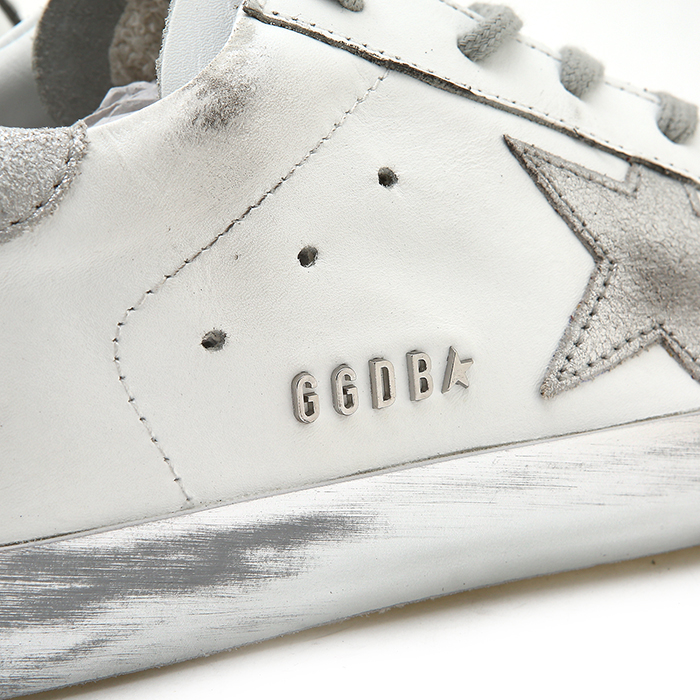 골든구스(GOLDEN GOOSE) 슈퍼스타 로우 스파클 실버 남자 스니커즈 GCOMS590 E36