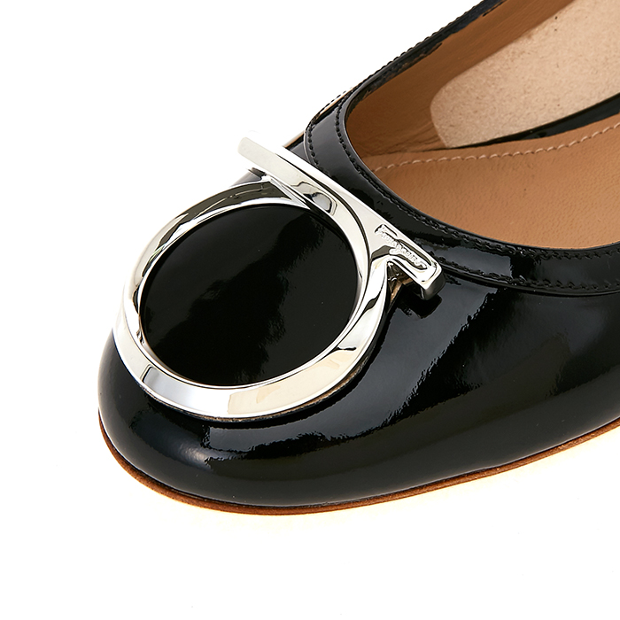 페라가모(FERRAGAMO) 여자 플랫슈즈 ENA NERO 0658673