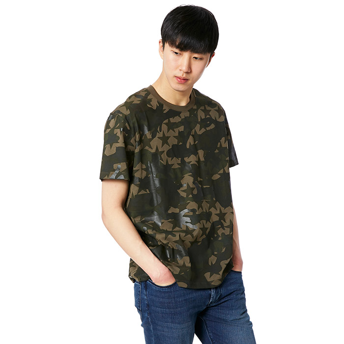 발렌티노(VALENTINO) 남자 반팔티셔츠 스타 카모 프린트 MV3MG00W3T7 F69