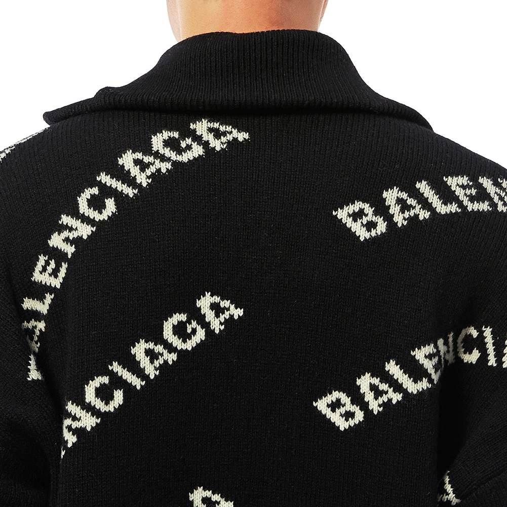 발렌시아가(BALENCIAGA) 로고 반집업 남자 울 니트 534644 T1471 1070
