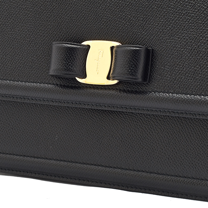 페라가모(FERRAGAMO) 지니 플랩 미디움 여자 숄더백 21 G462 NERO 0674278