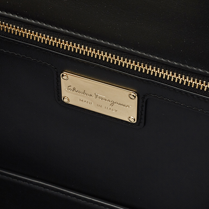 페라가모(FERRAGAMO) 지니 플랩 미디움 여자 숄더백 21 G462 NERO 0674278