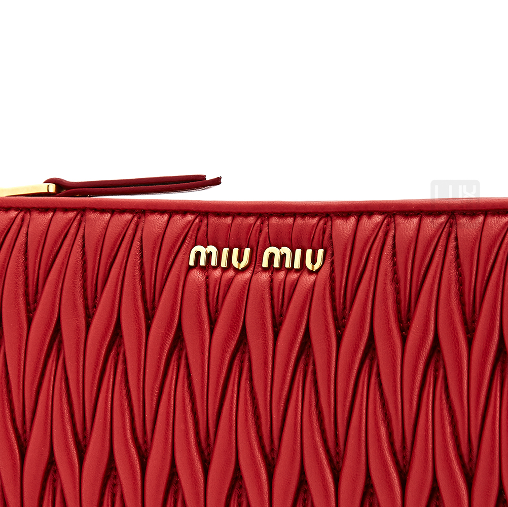 미우미우(MIUMIU) 마테라쎄 여자 클러치/파우치백 5NE455 N88 F068Z