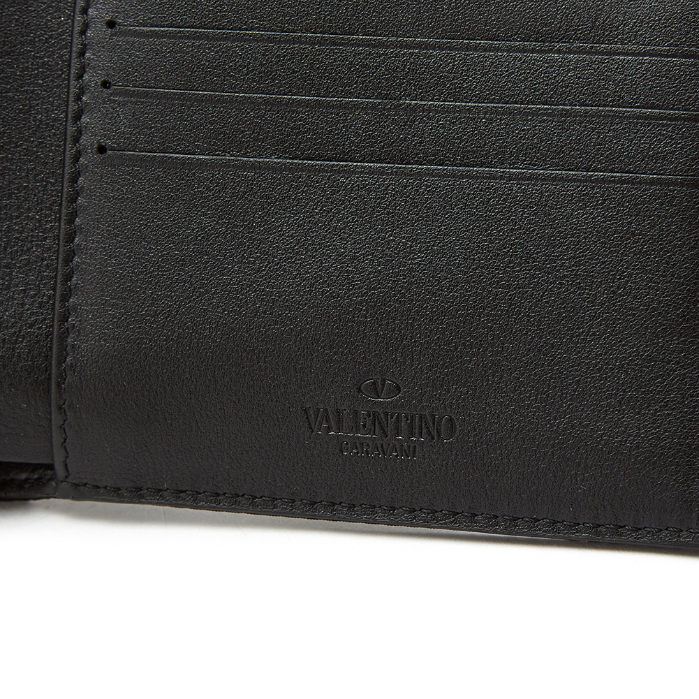 발렌티노(VALENTINO) 락스터드 카모플라쥬 남자 반지갑 PY0P0654NAI 0NO