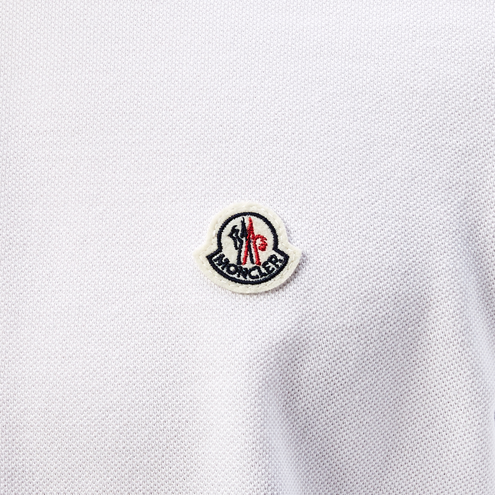 몽클레어(MONCLER) 삼선 로고 패치 남자 카라 반팔티셔츠 8345600 84556 001