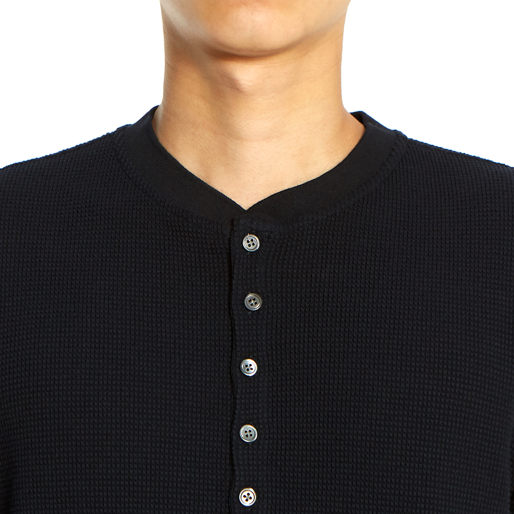 톰브라운(THOM BROWNE) 사선 완장 와플 남자 긴팔티셔츠 MJL035A 05802 415