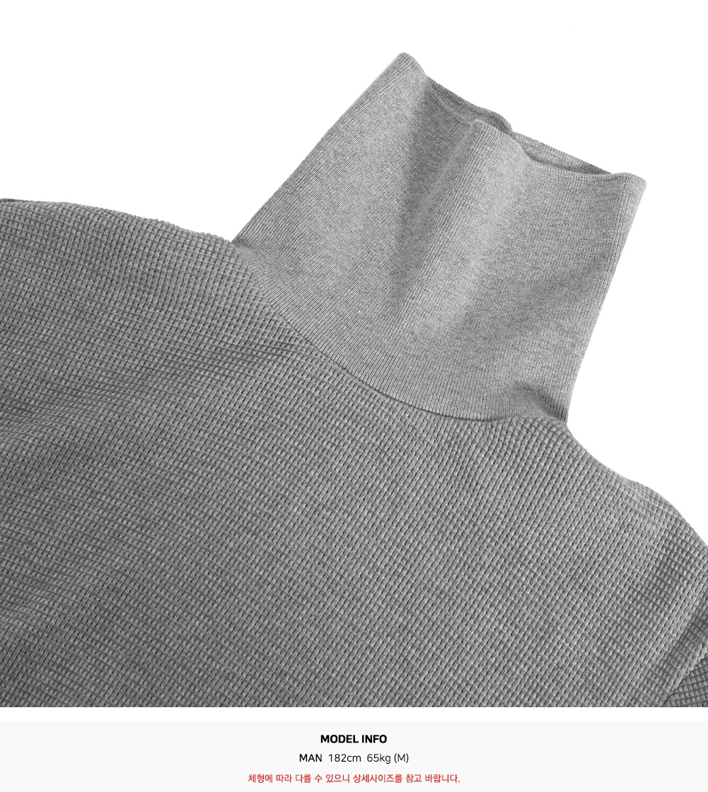 톰브라운(THOM BROWNE) 사선 완장 와플 남자 터틀넥 니트 MJS106A 05802 035