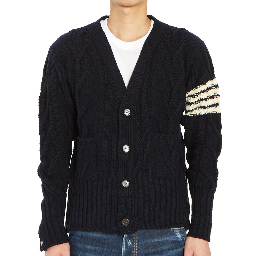 톰브라운(THOM BROWNE) 사선 완장 아란 케이블 남자 울 가디건 MKC220A 00278 415