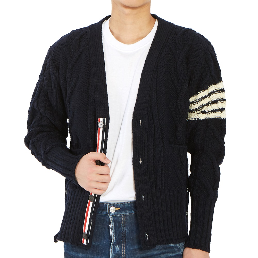톰브라운(THOM BROWNE) 사선 완장 아란 케이블 남자 울 가디건 MKC220A 00278 415