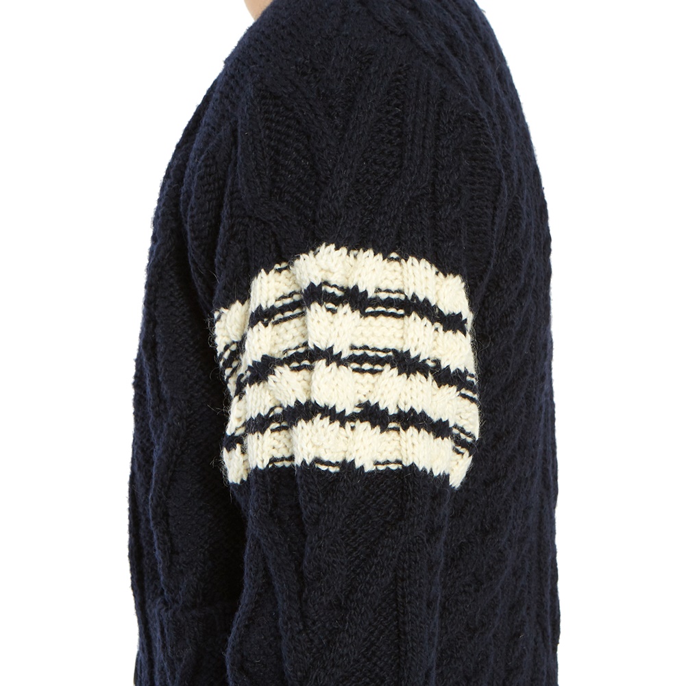 톰브라운(THOM BROWNE) 사선 완장 아란 케이블 남자 울 가디건 MKC220A 00278 415