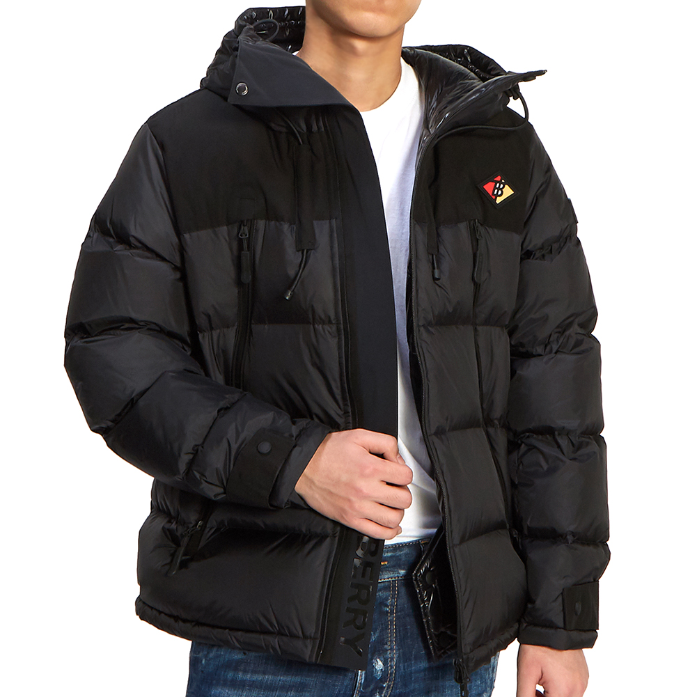 버버리(BURBERRY) 로고 그래픽 남자 패딩 점퍼 WESTCROFT 8018398 A1189