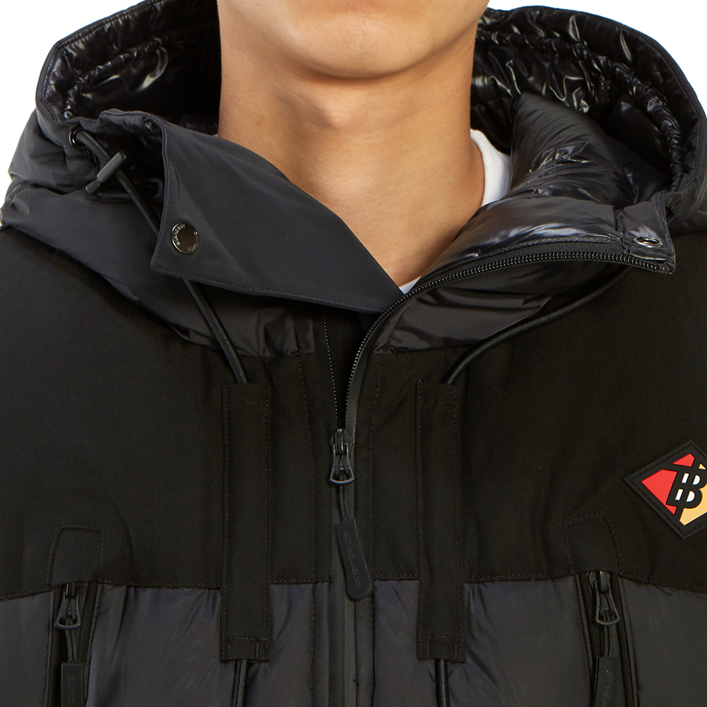 버버리(BURBERRY) 로고 그래픽 남자 패딩 점퍼 WESTCROFT 8018398 A1189