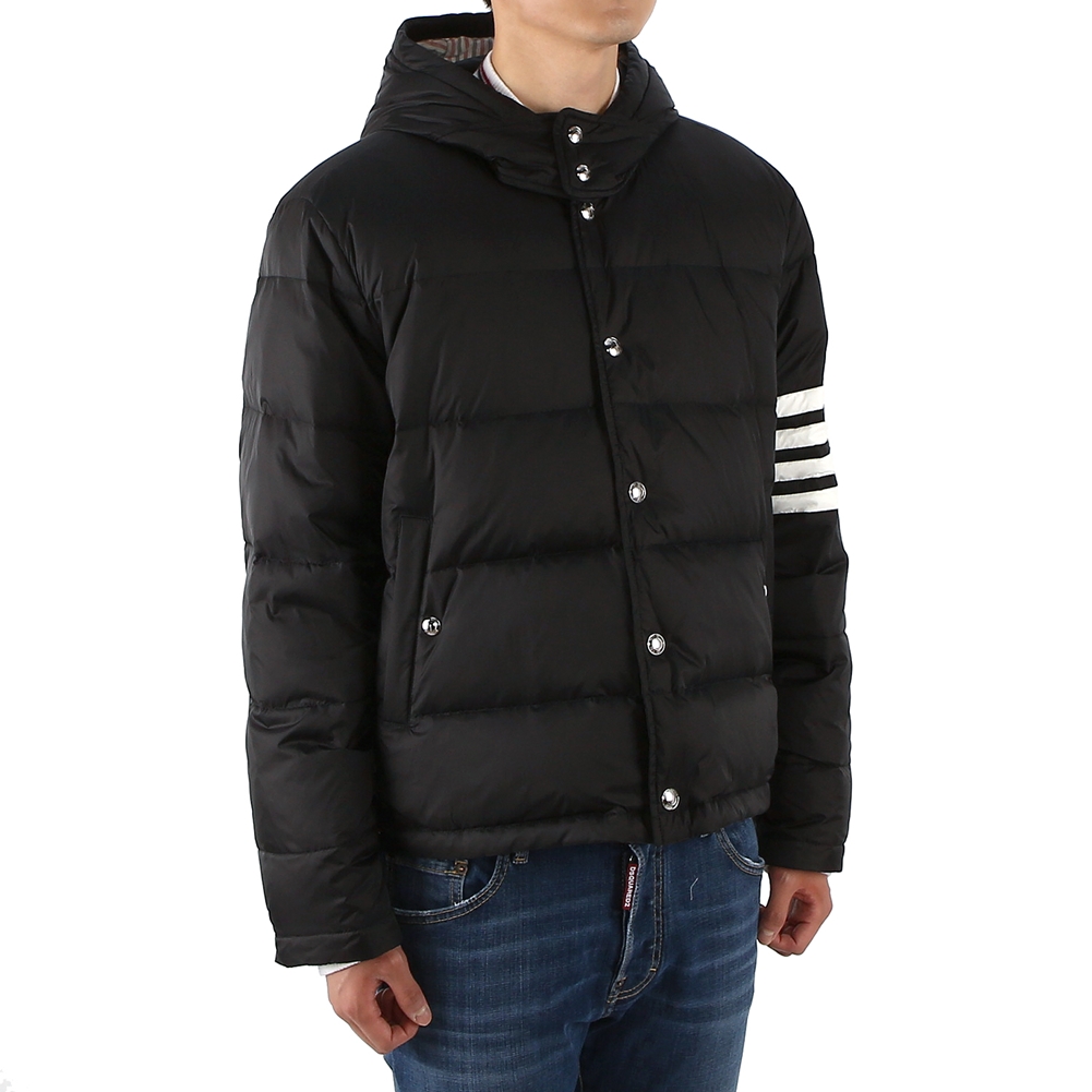 톰브라운(THOM BROWNE) 사선 완장 남자 패딩 봄버 자켓 MJD061X 05411 001