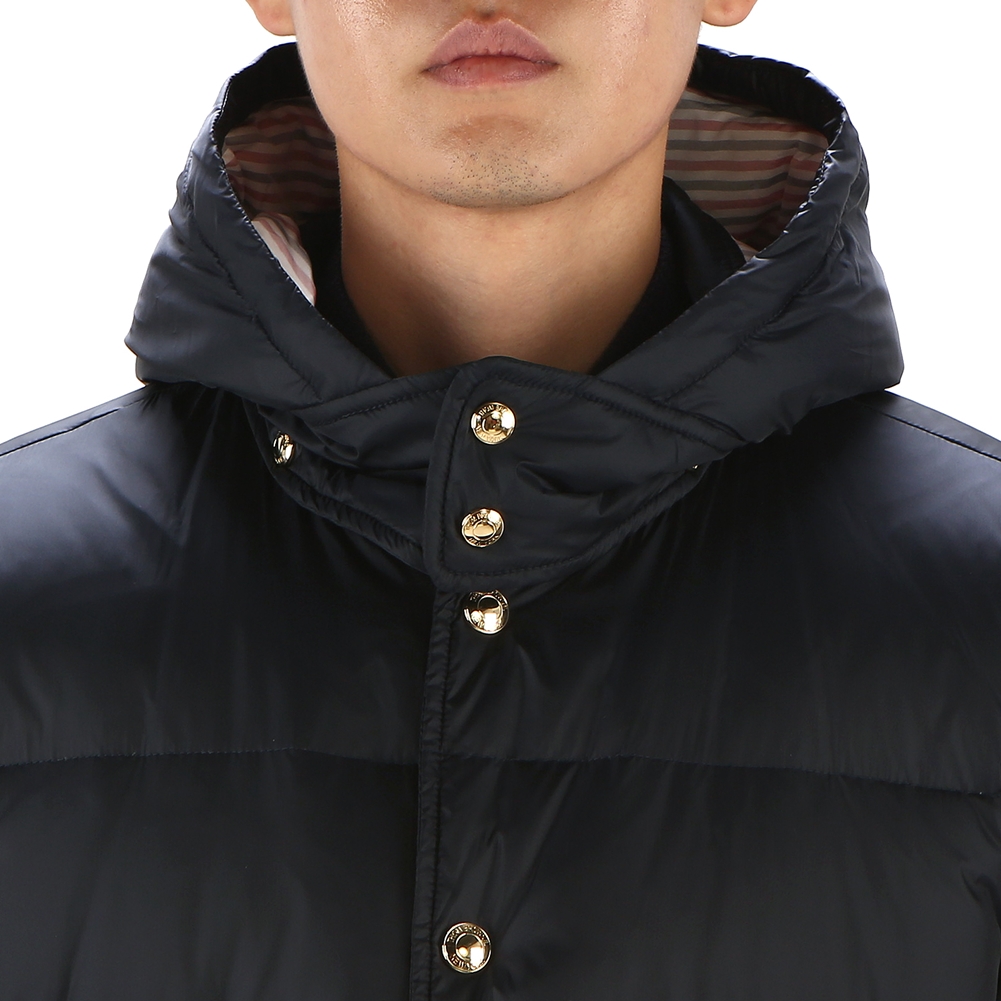 톰브라운(THOM BROWNE) 사선 완장 남자 패딩 봄버 자켓 MJD061X 05411 415