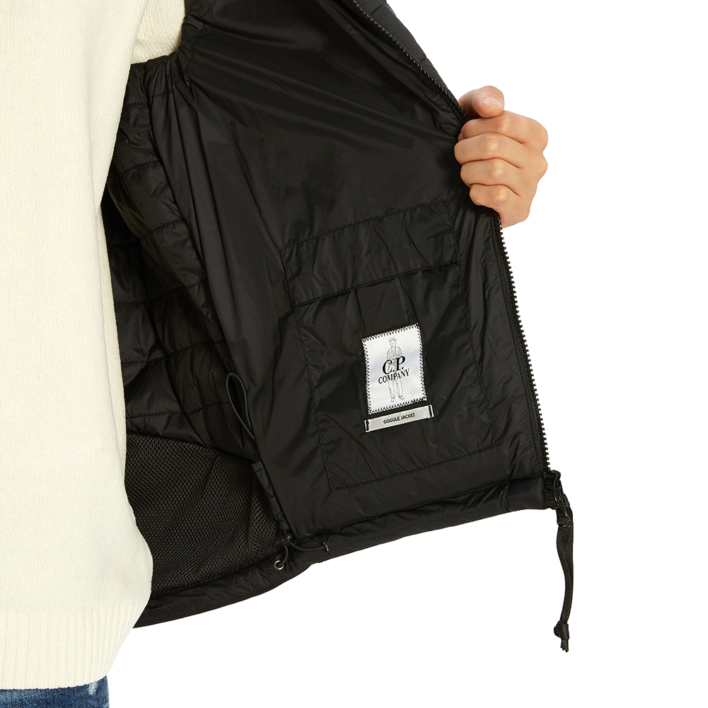 씨피컴퍼니(CP COMPANY) 쉘 고글 남자 후드 패딩 조끼 07CMOW019A 005242M 999