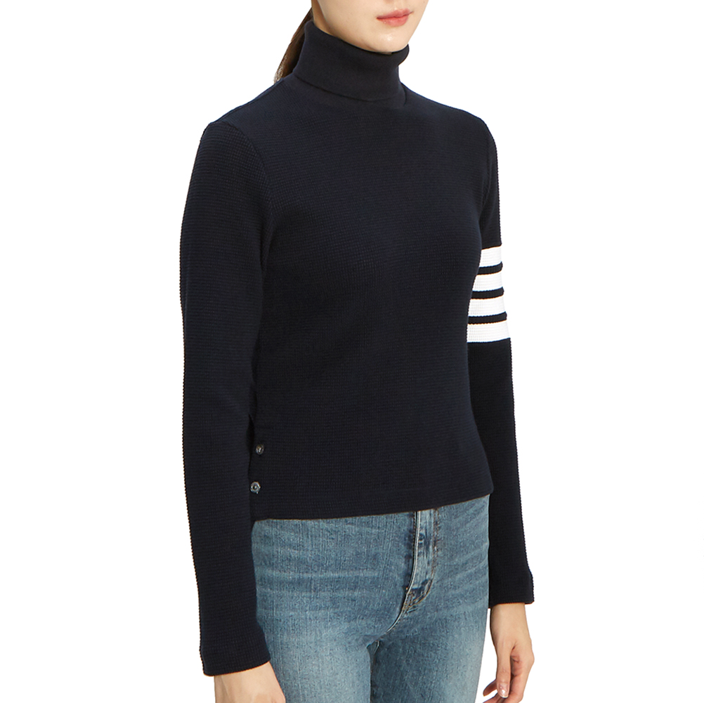 톰브라운(THOM BROWNE) 사선 완장 여자 터틀넥 니트 FJS041A 05802 415