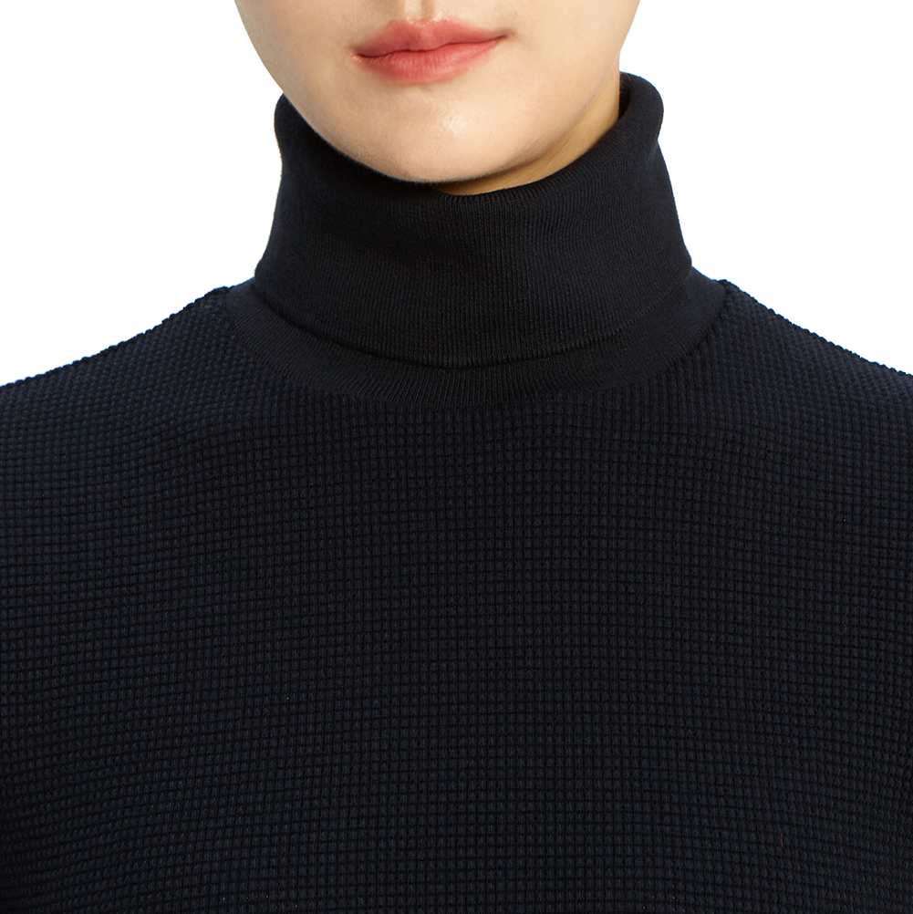 톰브라운(THOM BROWNE) 사선 완장 여자 터틀넥 니트 FJS041A 05802 415