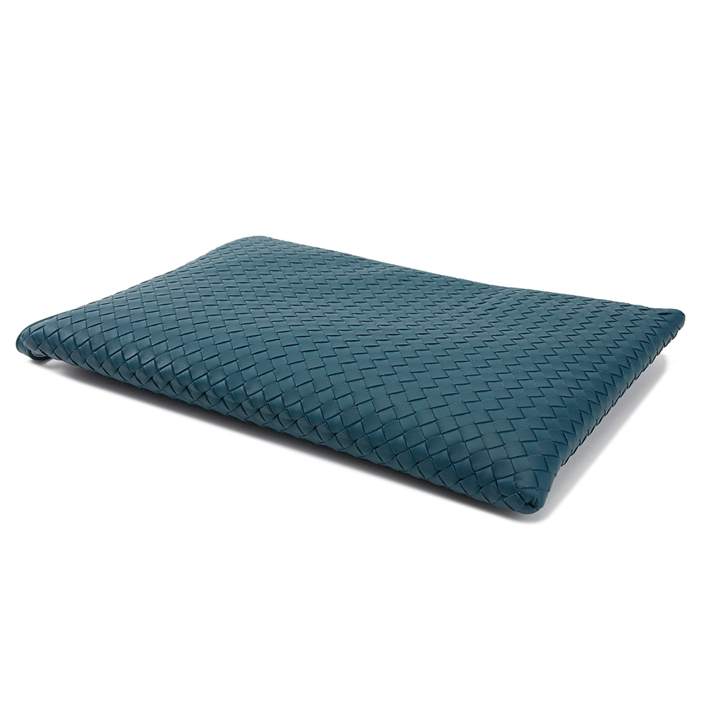보테가베네타(BOTTEGA VENETA) 페트롤 블루 인트레치아토 공용 클러치/파우치백 442242 V001O 3008
