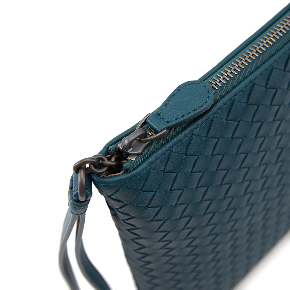 보테가베네타(BOTTEGA VENETA) 페트롤 블루 인트레치아토 공용 클러치/파우치백 442242 V001O 3008