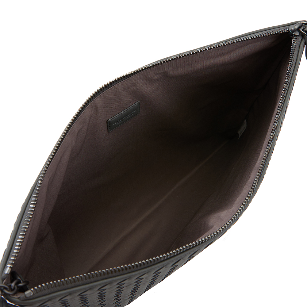 보테가베네타(BOTTEGA VENETA) 라이트 그레이 인트레치아토 공용 클러치/파우치백 442242 V001O 8522