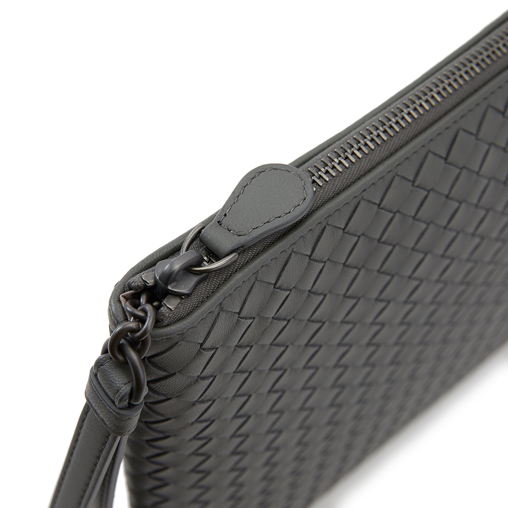 보테가베네타(BOTTEGA VENETA) 라이트 그레이 인트레치아토 공용 클러치/파우치백 442242 V001O 8522