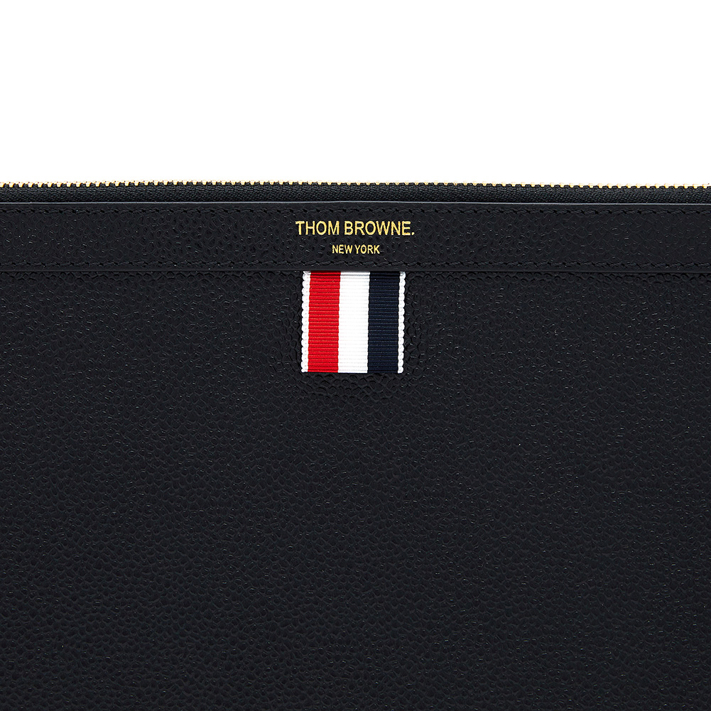 톰브라운(THOM BROWNE) 삼선탭 미디움 공용 클러치/파우치백 MAC084A 00198 001