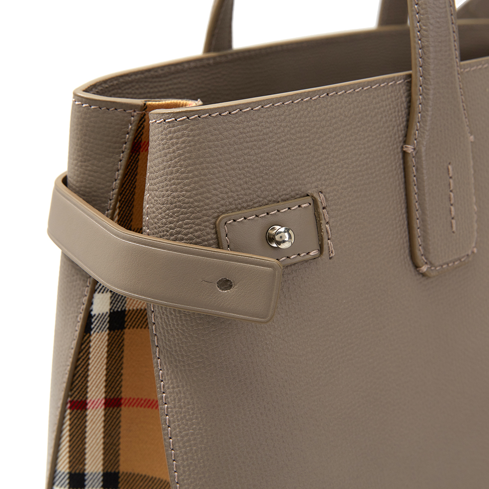 버버리(BURBERRY) 미디엄 빈티지 체크 배너 여자 토트겸숄더백 MD BANNER 8006327