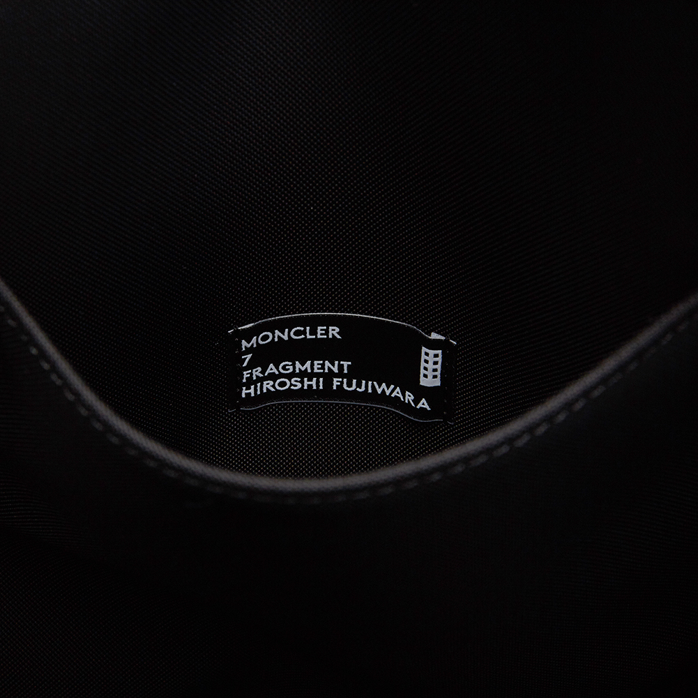 몽클레어(MONCLER) 지니어스 프래그먼트 남자 리버시블 더플백 0061600 01ADY 999