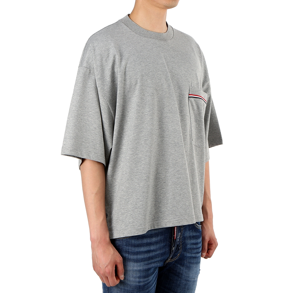 톰브라운(THOM BROWNE) 오버사이즈 포켓 남자 반팔티셔츠 MJS099A 01454 055