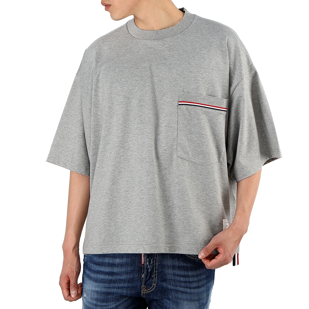 톰브라운(THOM BROWNE) 오버사이즈 포켓 남자 반팔티셔츠 MJS099A 01454 055