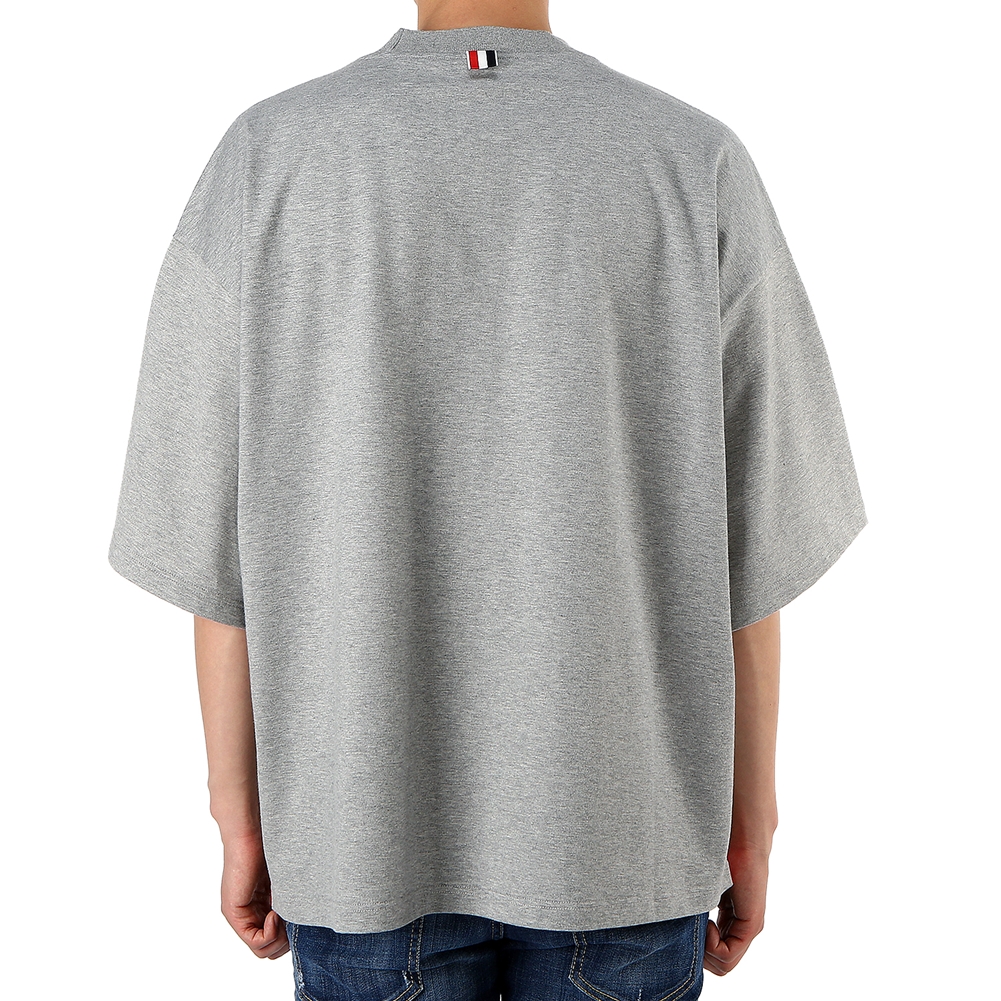 톰브라운(THOM BROWNE) 오버사이즈 포켓 남자 반팔티셔츠 MJS099A 01454 055