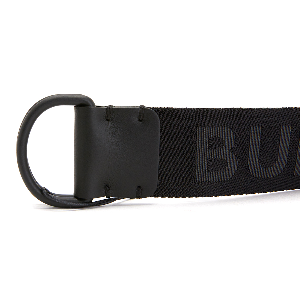 버버리(BURBERRY) 로고 디테일 더블 D 링 남자 캐쥬얼벨트 DOUBLE D RING 8009815