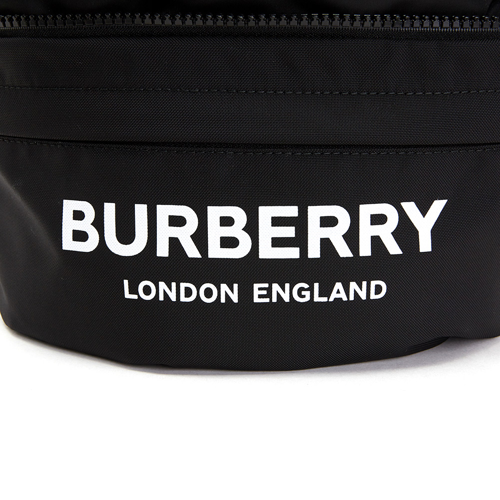 버버리(BURBERRY) 로고 컨버터블 공용 백팩/범백 CNVRTBL BCKPCK 8013519