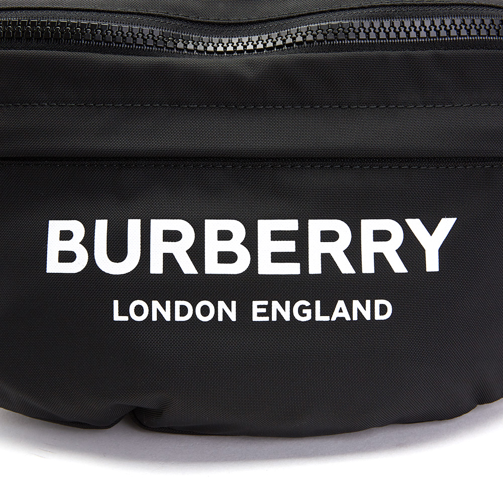 버버리(BURBERRY) 로고 컨버터블 공용 백팩/범백 CNVRTBL BCKPCK 8013519