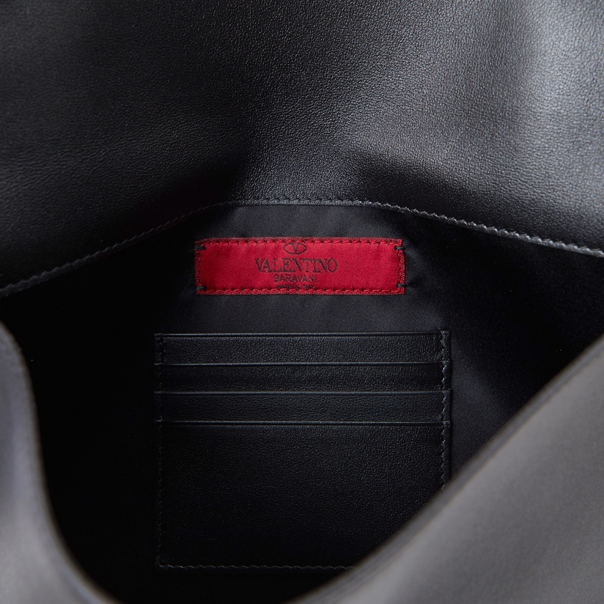 발렌티노(VALENTINO) 락스터드 엔벨롭 여자 클러치/파우치백 UW2P0P56BOL 0NO