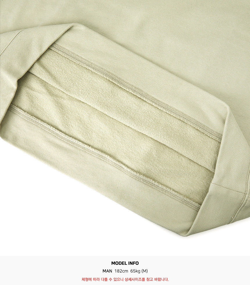 씨피컴퍼니(CP COMPANY) 로고 남자 긴팔 기모 맨투맨 티셔츠 레귤러핏 09CMSS008A 005086W 303