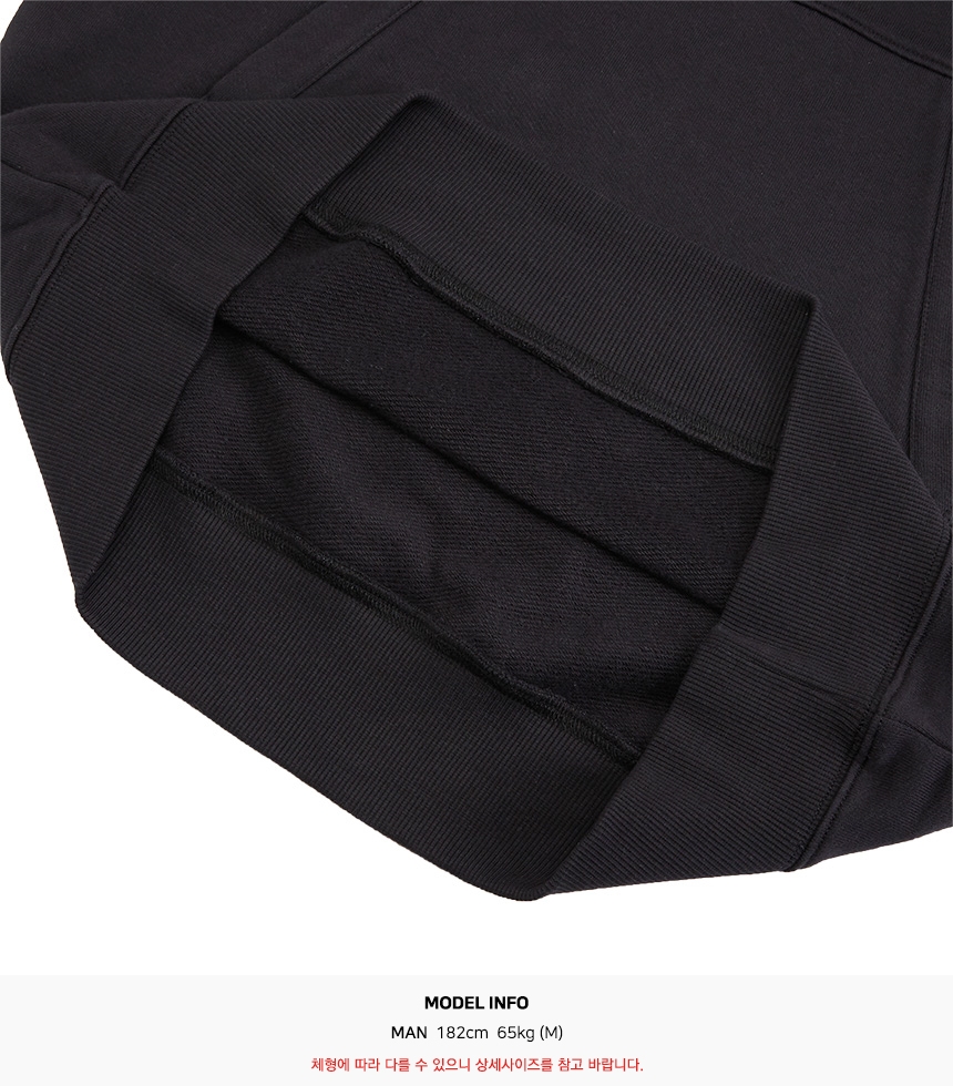씨피컴퍼니(CP COMPANY) 렌즈 후드 남자 긴팔 기모 맨투맨 티셔츠 레귤러핏 09CMSS040A 005086W 999