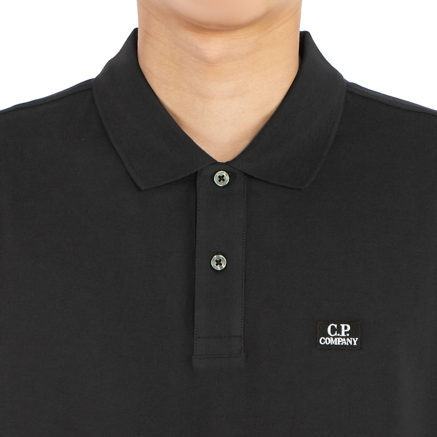씨피컴퍼니(CP COMPANY) 로고 남자 폴로 긴팔티셔츠 레귤러핏 09CMPL016A 005263W 999
