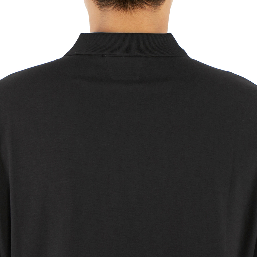 씨피컴퍼니(CP COMPANY) 로고 남자 폴로 긴팔티셔츠 레귤러핏 09CMPL016A 005263W 999
