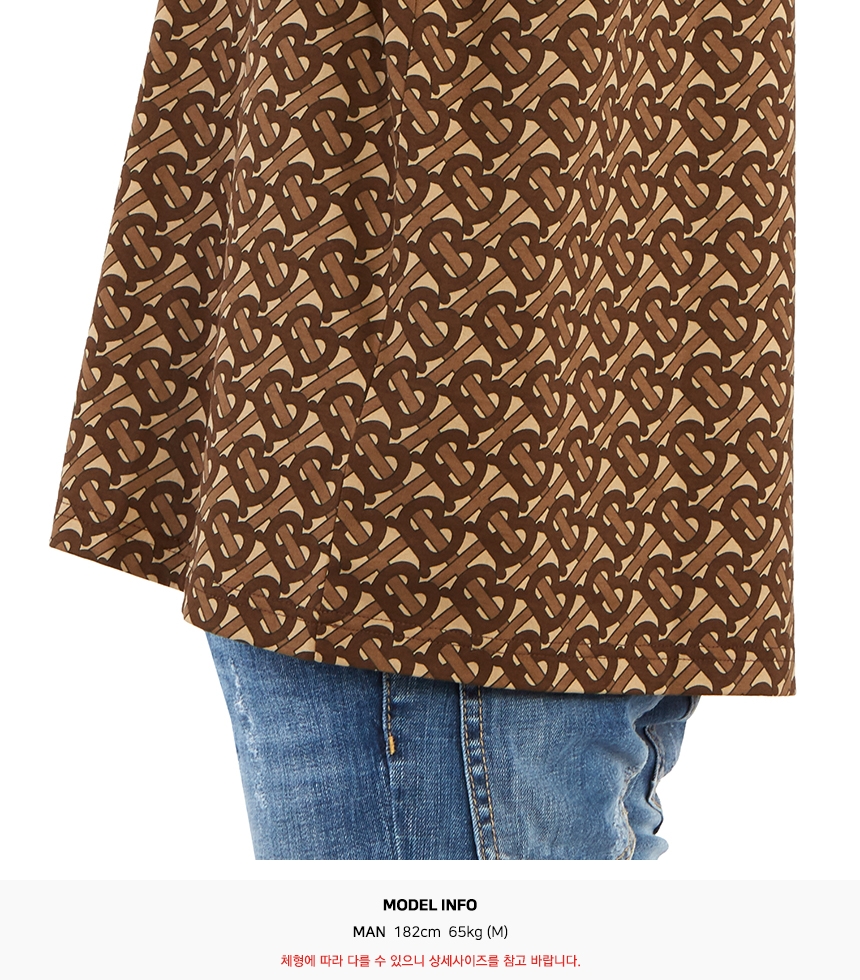 버버리(BURBERRY) 모노그램 스트라이프 남자 반팔티셔츠 MUNLEY 8018239 A7436