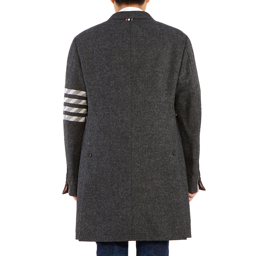 톰브라운(THOM BROWNE) 사선 완장 체스터필드 남자 울 오버 코트 MOU543A 03793 035