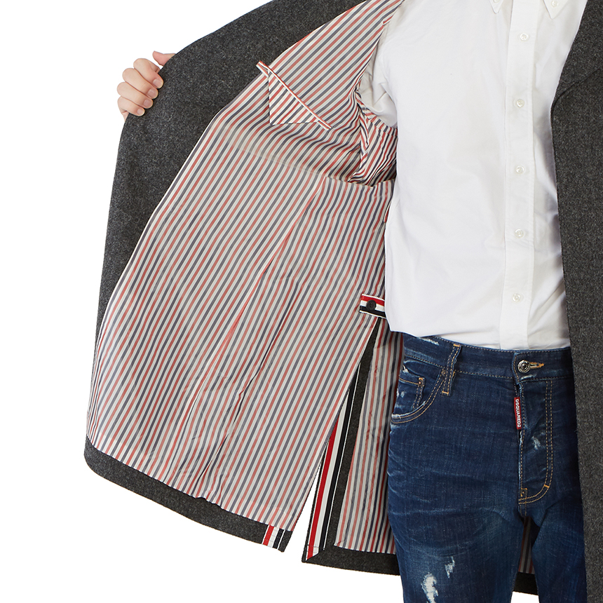 톰브라운(THOM BROWNE) 사선 완장 체스터필드 남자 울 오버 코트 MOU543A 03793 035