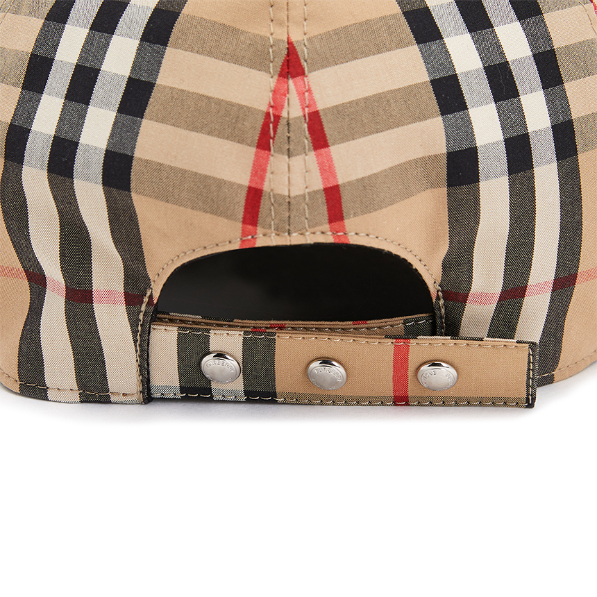 버버리(BURBERRY) 모노그램 빈티지 체크 공용 볼캡 모자 TB CHK BASEBALL CAP 8027502