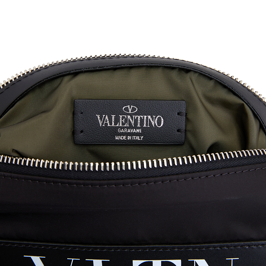 발렌티노(VALENTINO) 로고 공용 숄더백/크로스바디백 UY2B0971LJL 0NI