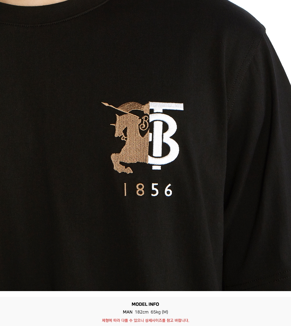 버버리(BURBERRY) 콘트라스트 로고 그래픽 남자 반팔티셔츠 HESFORD 8023785 A1189