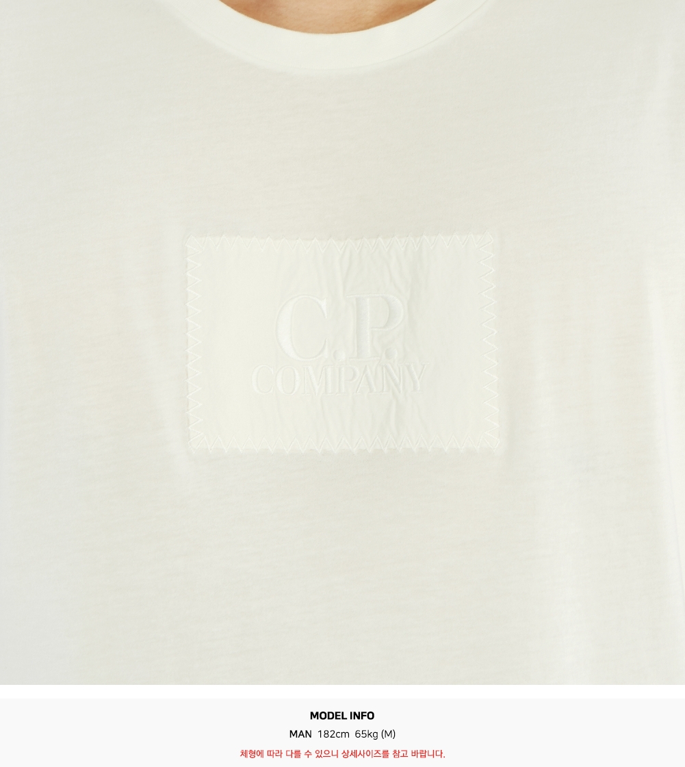 씨피컴퍼니(CP COMPANY) 로고 남자 반팔티셔츠 08CMTS141A 005100W 103