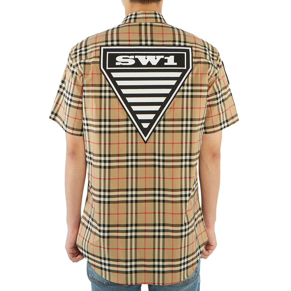 버버리(BURBERRY) 로고 그래픽 빈티지 체크 남자 반팔 셔츠 COMBE 8024531 A7028