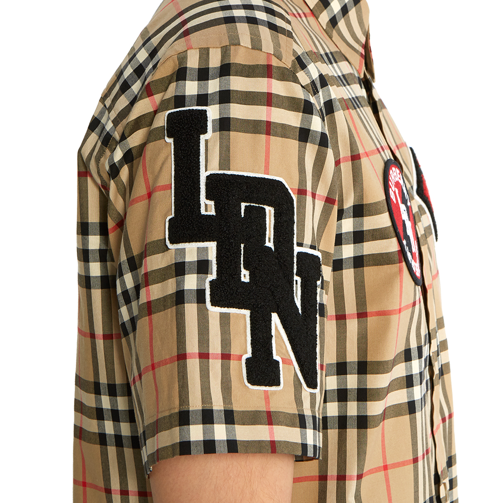 버버리(BURBERRY) 로고 그래픽 빈티지 체크 남자 반팔 셔츠 COMBE 8024531 A7028