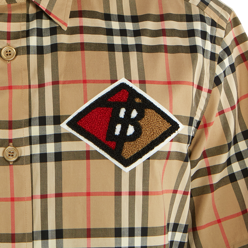 버버리(BURBERRY) 로고 그래픽 빈티지 체크 남자 반팔 셔츠 COMBE 8024531 A7028